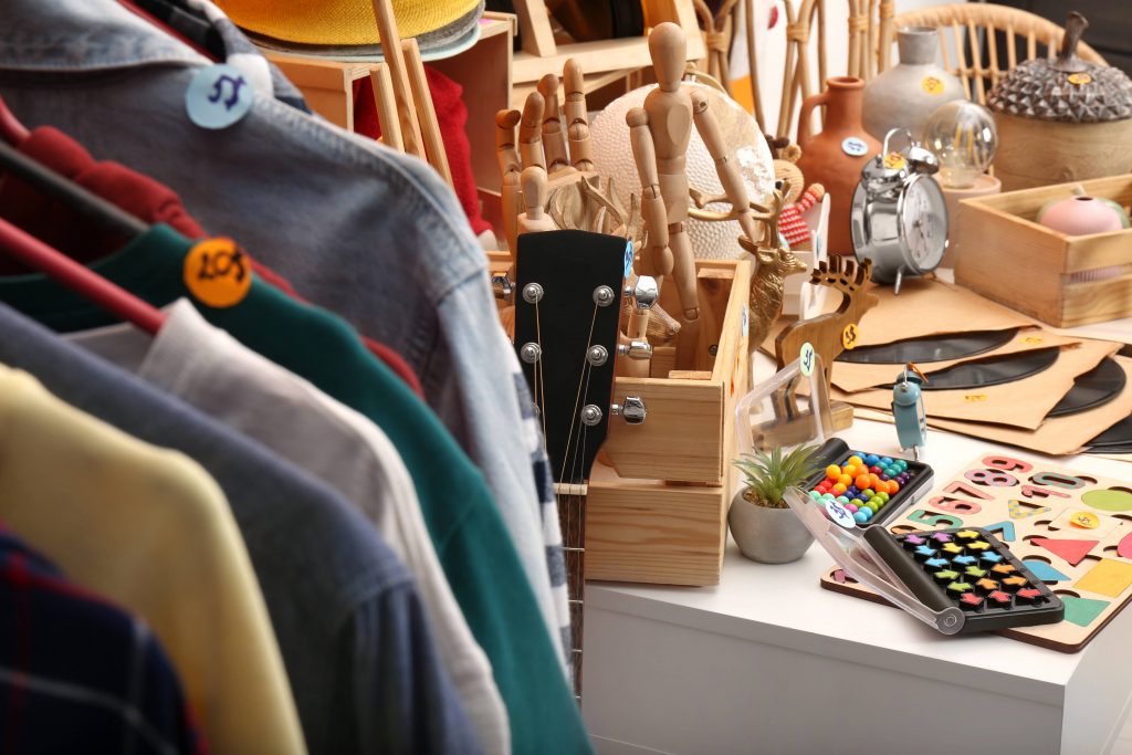 How to Make Money with a Garage Sale: Tips for Organizing, Pricing, and Promoting